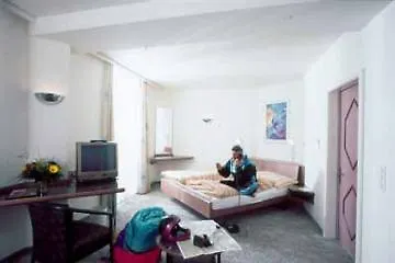 Отель Schweizerhof 3*
